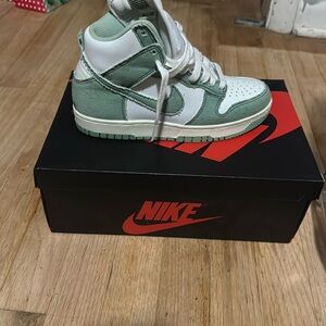Mint green dunks